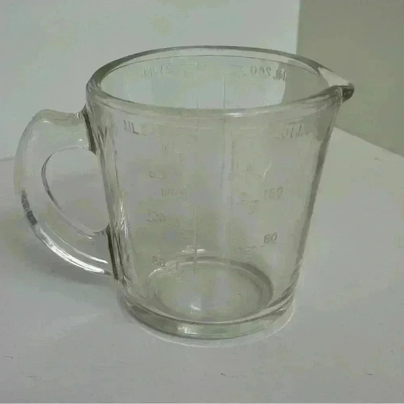 Vintage Pyr-o-Rey 240 mL glass  measuring cup, made in Mexico - Picture 1 of 7